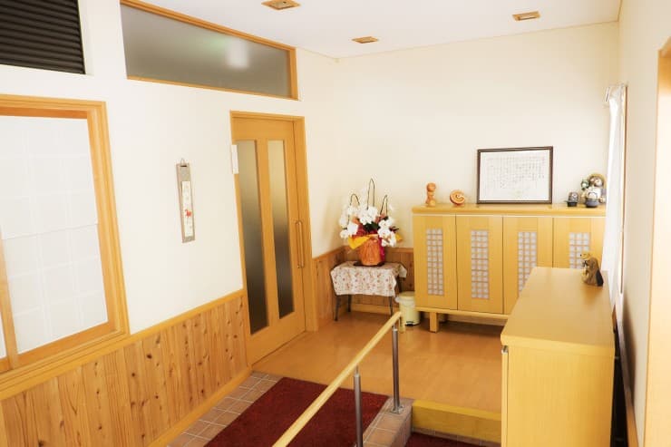 officeMainImageBlurLeft