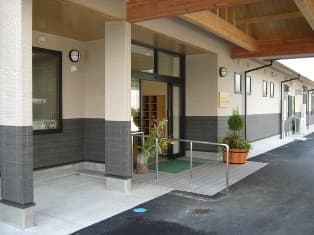 officeMainImageBlurLeft
