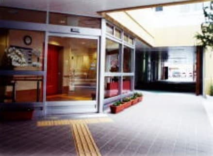 officeMainImageBlurLeft