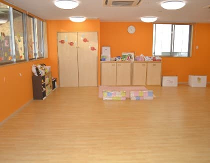officeMainImageBlurLeft