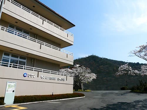 officeMainImageBlurLeft