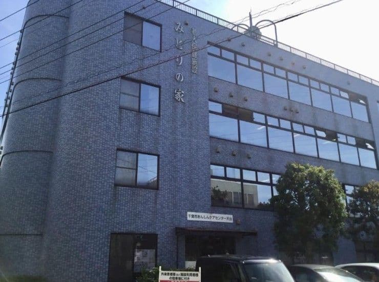officeMainImageBlurLeft