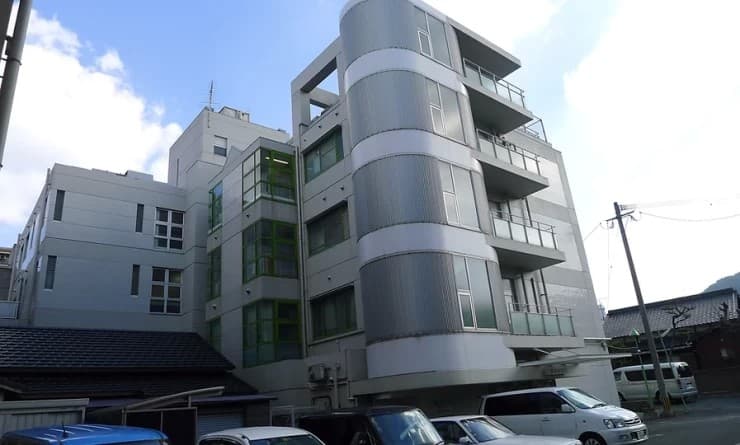 officeMainImageBlurLeft