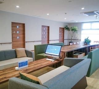 officeMainImageBlurLeft