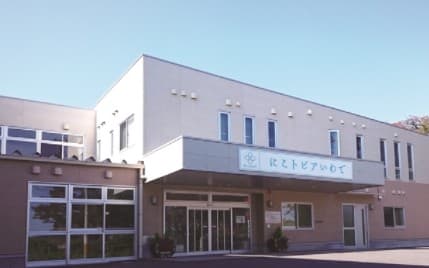 officeMainImageBlurLeft