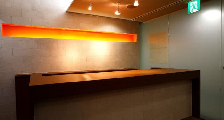 officeMainImageBlurLeft