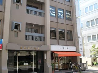 officeMainImageBlurLeft