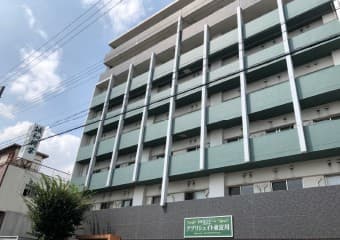officeMainImageBlurLeft
