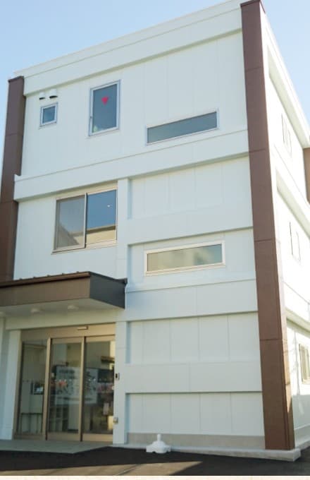 officeMainImageBlurLeft