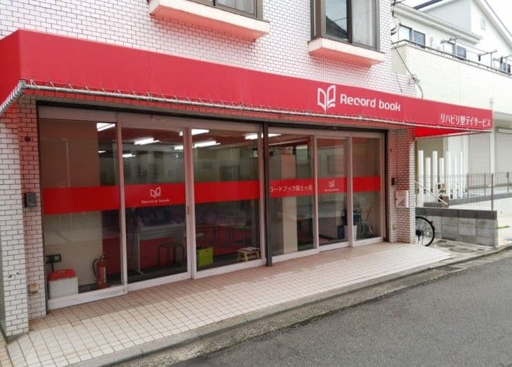 officeMainImageBlurLeft