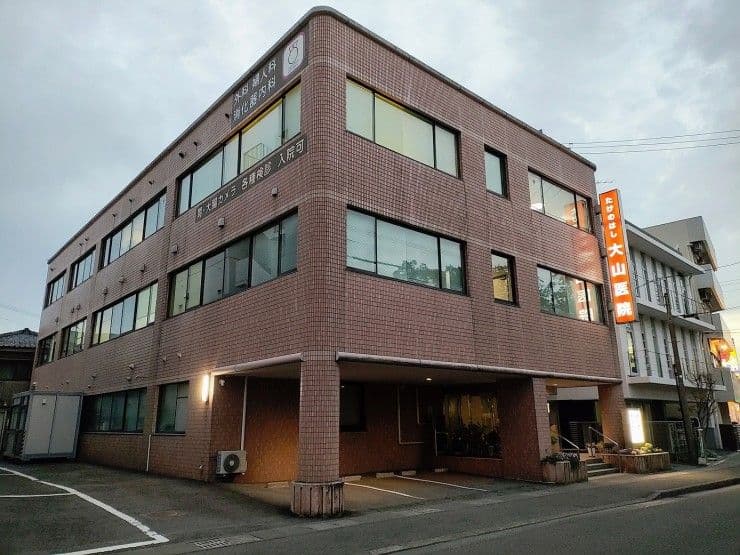 officeMainImageBlurLeft