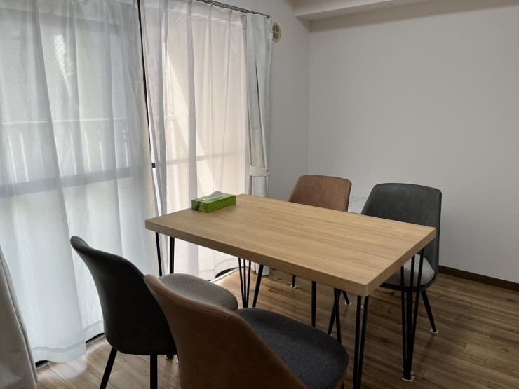officeMainImageBlurLeft